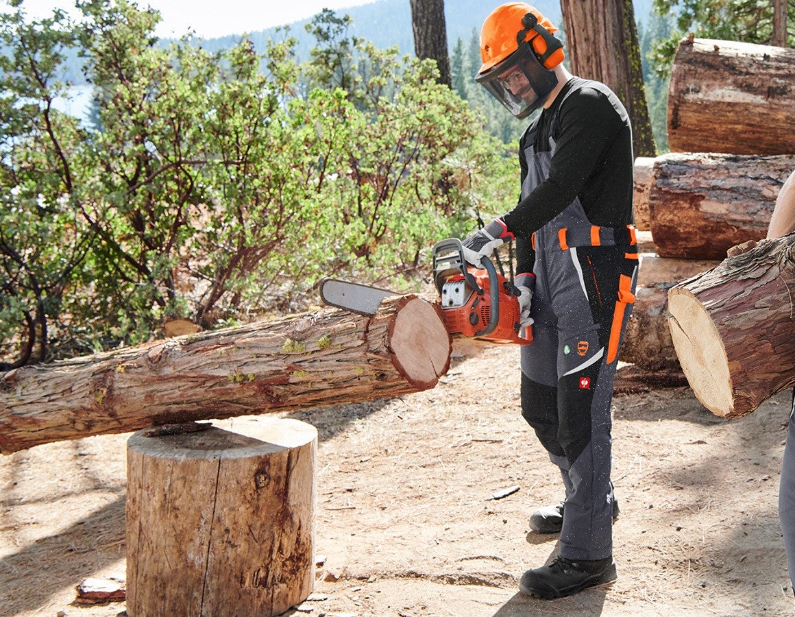 Main action image e.s. Forestry cut protection bib & brace, KWF grey/high-vis orange